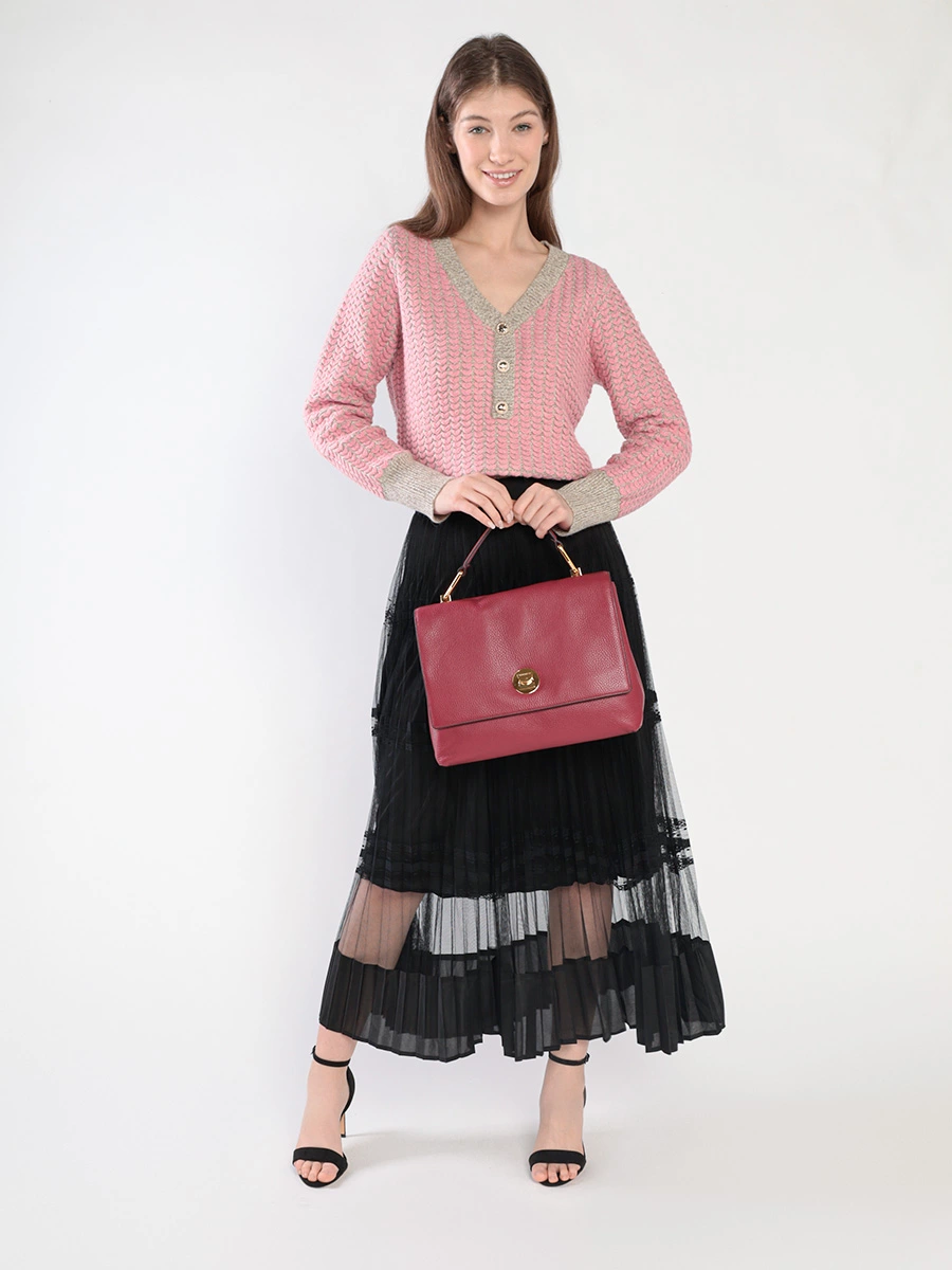 Сумка-мессенджер красного цвета 